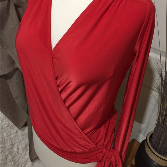 VENUS Silky Red Hip Hugging Long Sleeve Blouse - Picture 2 of 8
